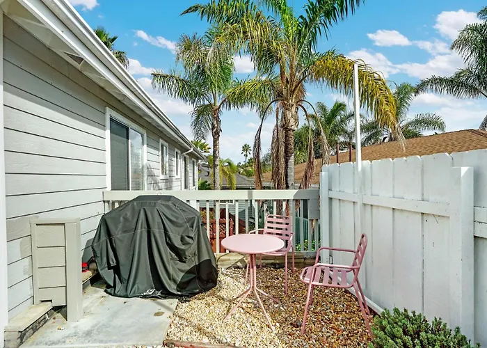 Beacons Beach Cottage